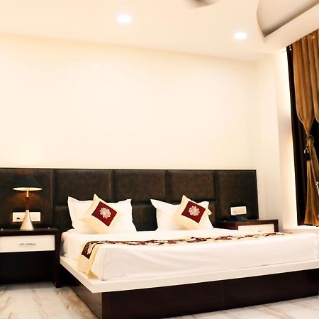 Hotel Neelam Moga Ludhiana Exterior foto