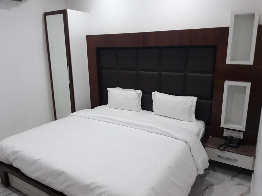 Hotel Neelam Moga Ludhiana Exterior foto
